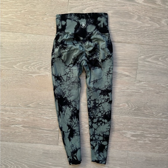 Allure Army Green Tie-Dye Leggings - Small1
Army Green Tie-Dye Leggings - Picture 3 of 5